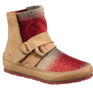 Sorel Yaquina II Boots Red Plaid Wool Size 6.5